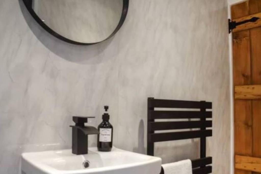 Beautiful Renovated Cottage In Mersham Ashford Kent Bagian luar foto