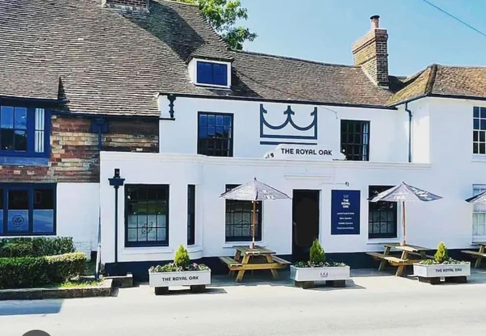 Beautiful Renovated Cottage In Mersham Ashford Kent Bagian luar foto
